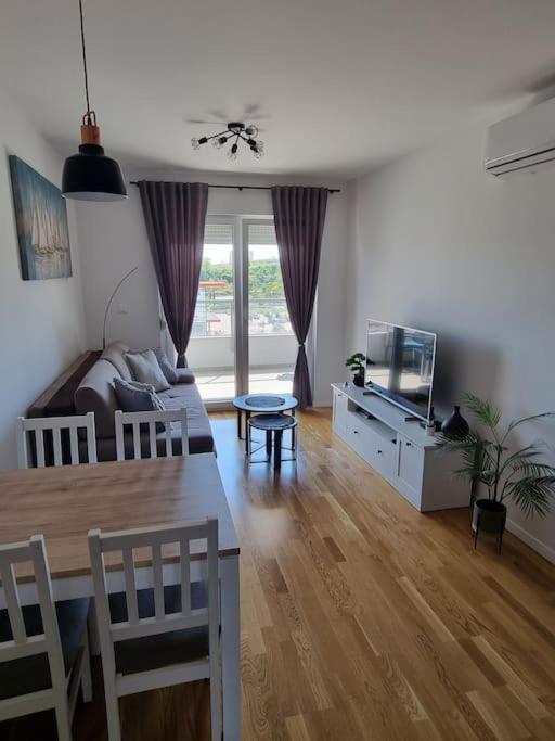 Apartment With Seaview + Private Garage Parking Split Bagian luar foto