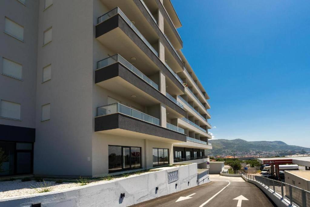 Apartment With Seaview + Private Garage Parking Split Bagian luar foto