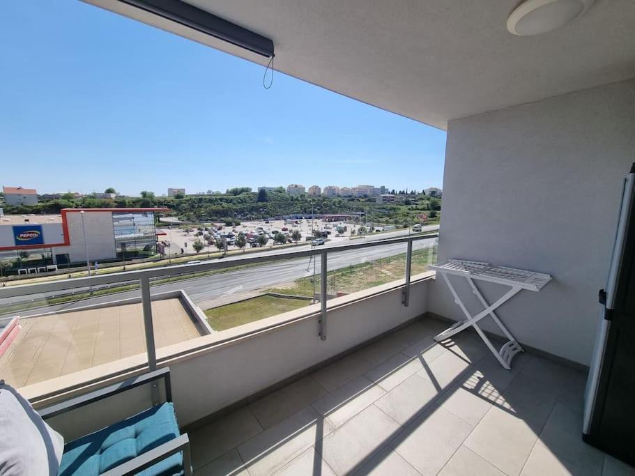 Apartment With Seaview + Private Garage Parking Split Bagian luar foto